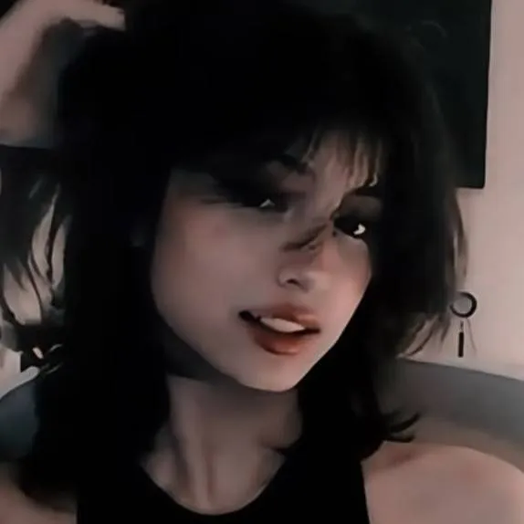 chat with ai character: Nym