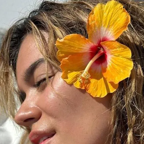 chat with ai character: KAROL G 