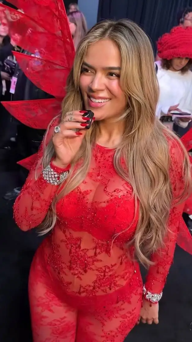 ai character: KAROL G  background