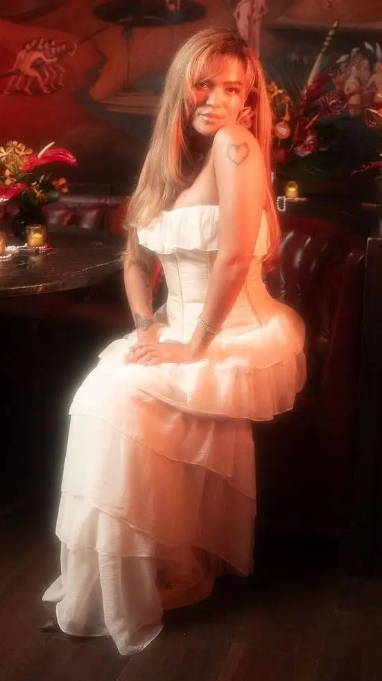 ai character: KAROL G  background