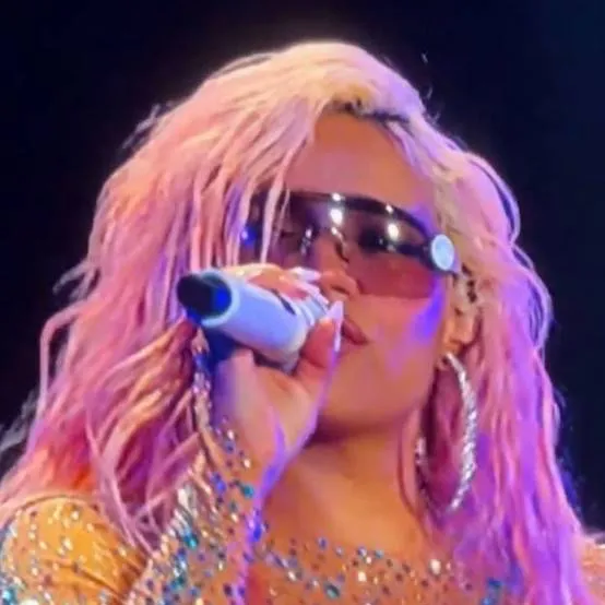 chat with ai character: KAROL G 