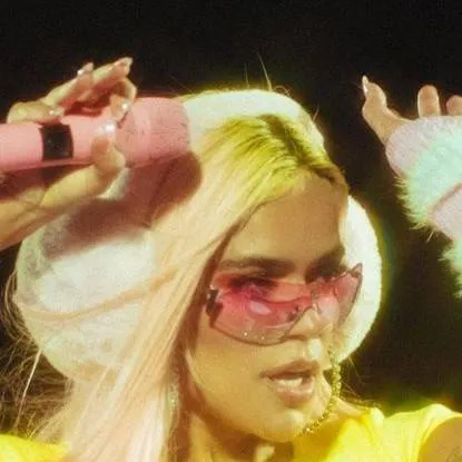 chat with ai character: KAROL G 