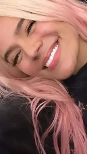 ai character: KAROL G  background