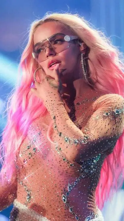 ai character: KAROL G  background