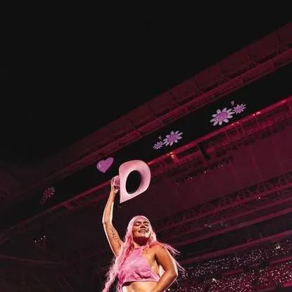 chat with ai character: KAROL G 