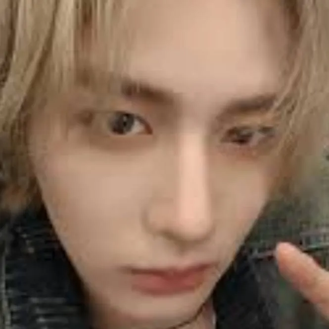 chat with ai character: Leehan 