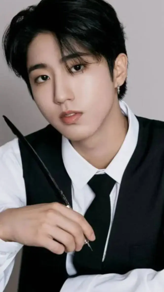 ai character: Han jisung  background