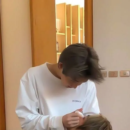 chat with ai character: Джин