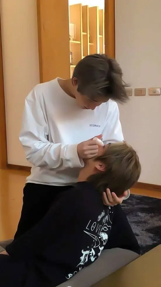 ai character: Джин background