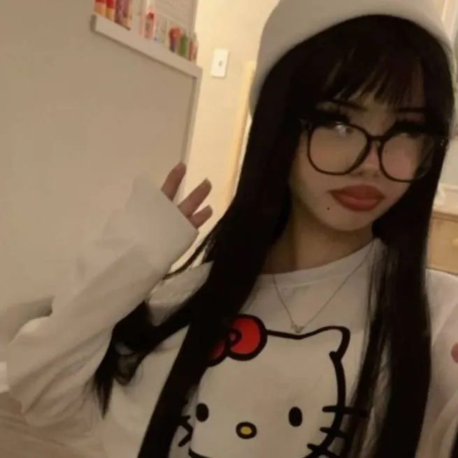 chat with ai character: Sarah
