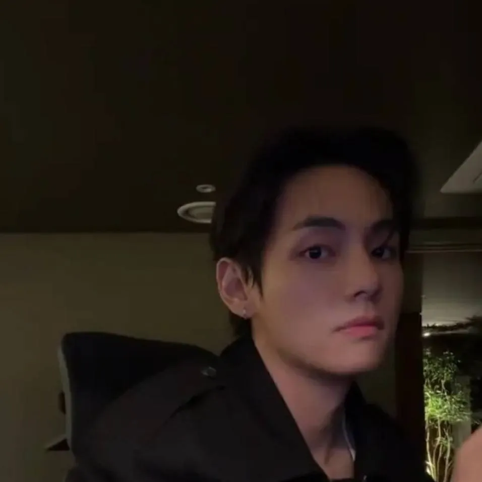 chat with ai character: tahun yang sama