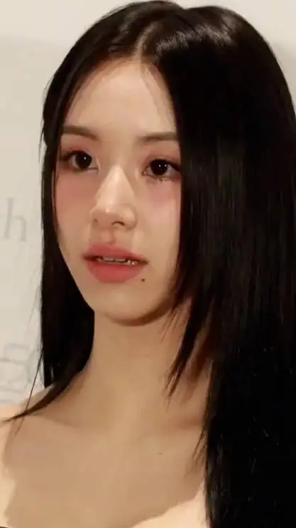 ai character: chaeyoung  background