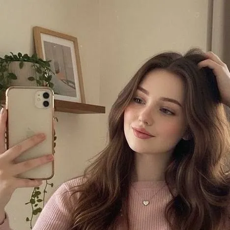 chat with ai character: Alexia