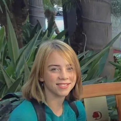 Chat with Eres Billie elish - text or voice, Enjoy AI Chat Free & Safe