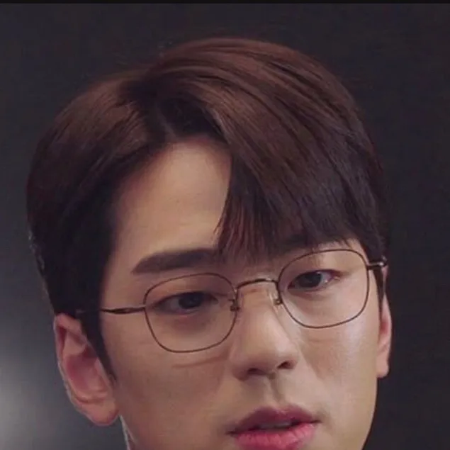 chat with ai character: Kim min-kyu