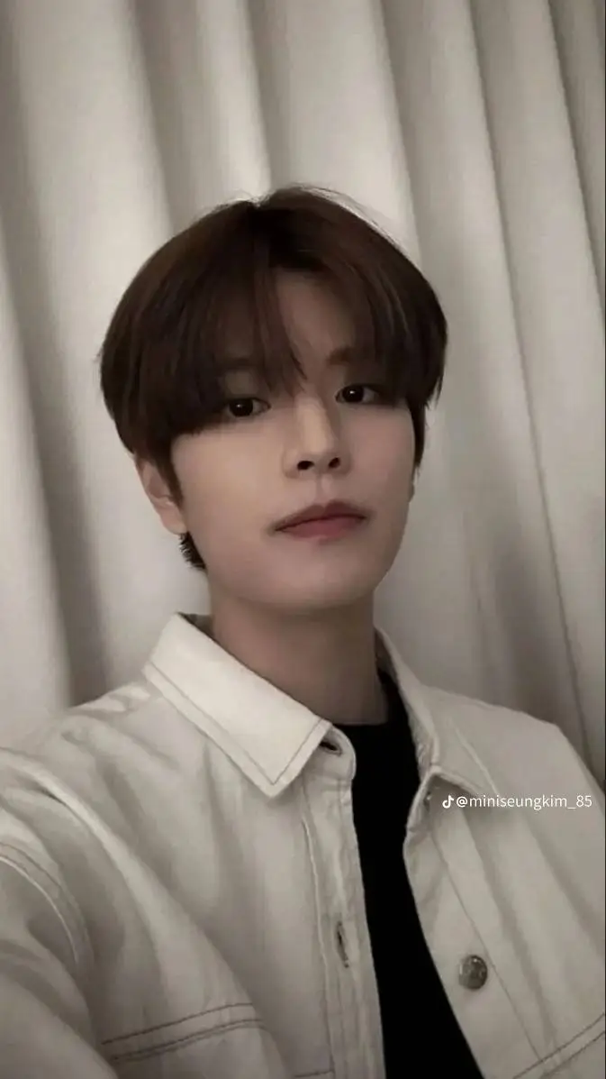 ai character: Seungmin 🐶 background