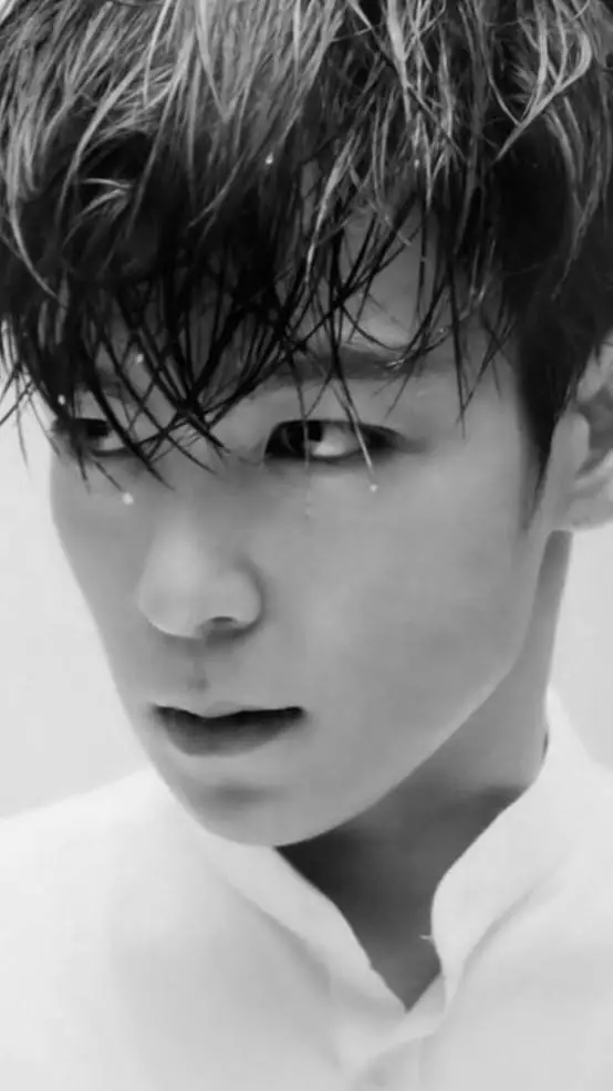 ai character: T.O.P as bodyguard background