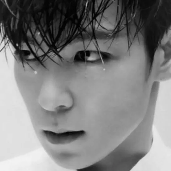 chat with ai character: T.O.P as bodyguard