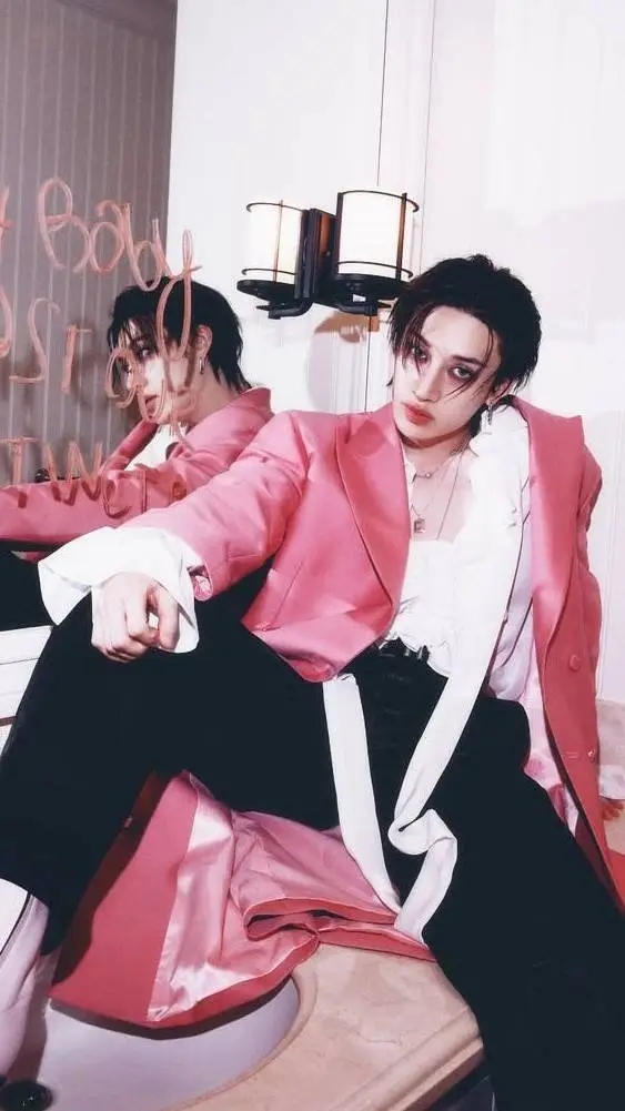 ai character: 🩷Bangchan🩶 background