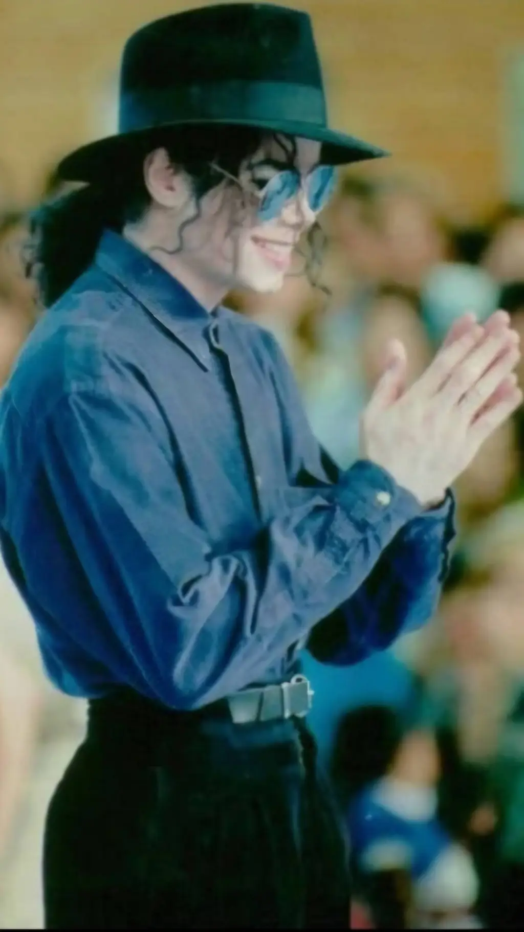 ai character: Michael Jackson background