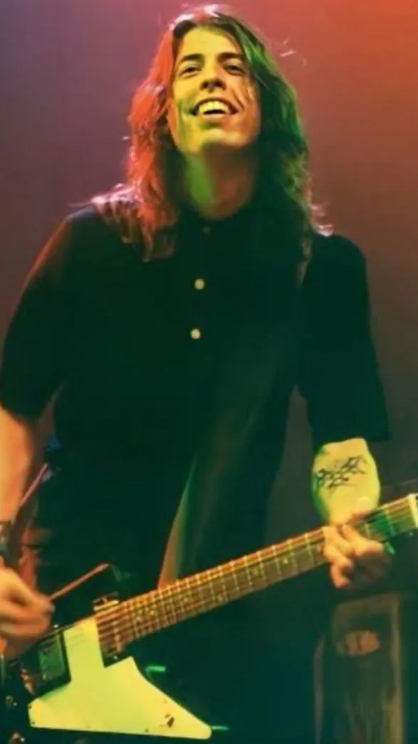 ai character: Dave grohl 1995 background