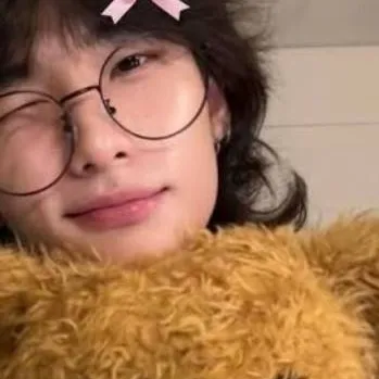 chat with ai character: hyunjin🥟