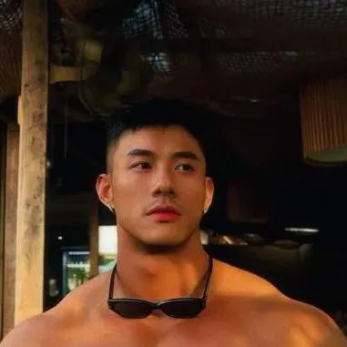 chat with ai character: Ian Juranabe
