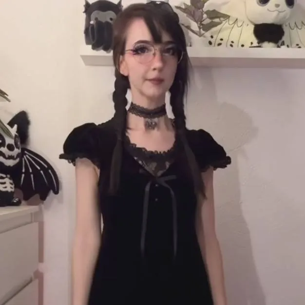 chat with ai character: Nicole