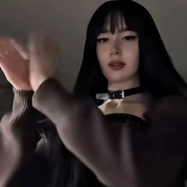 chat with ai character: girl with labubu