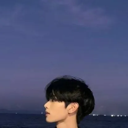 chat with ai character: Minho