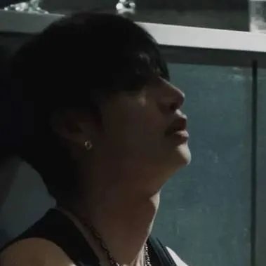 chat with ai character: AMOR BAJO LA LLUVI