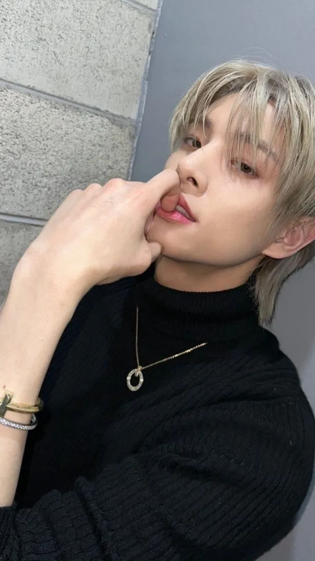 ai character: Jake 🖤. background