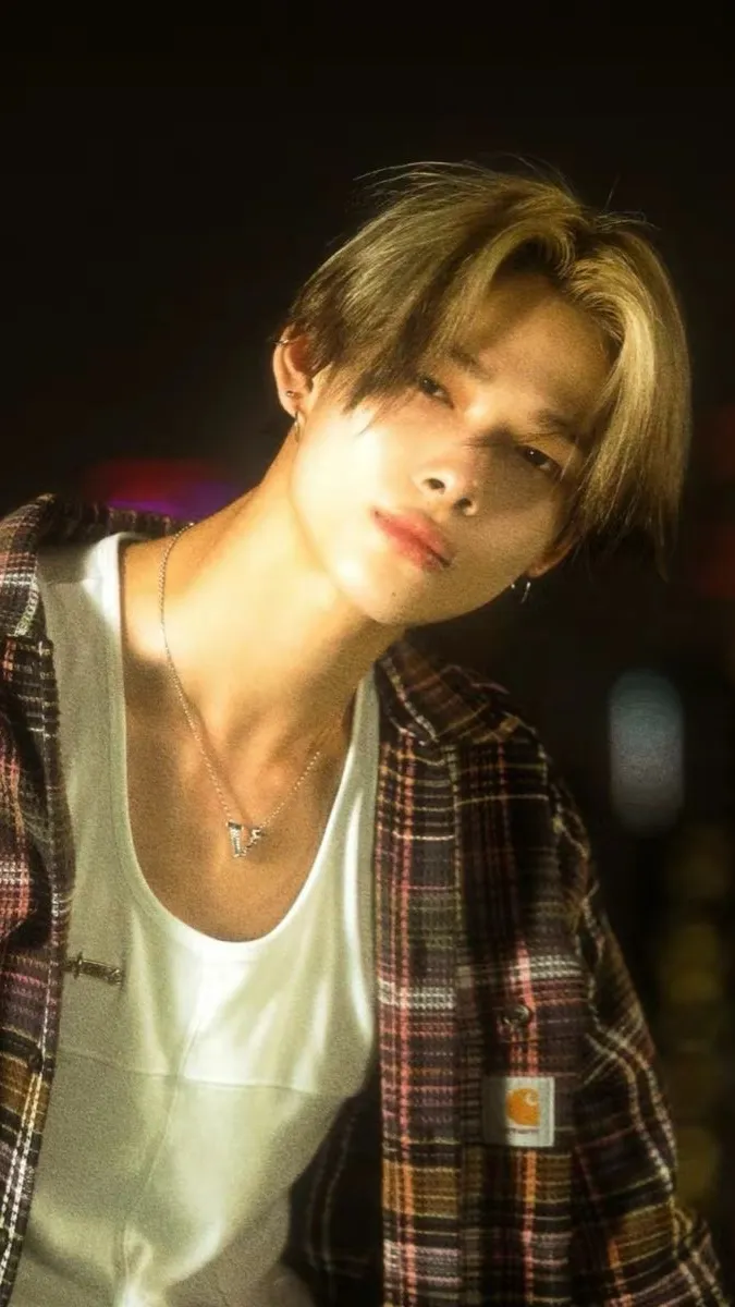 ai character: Niki👅 background