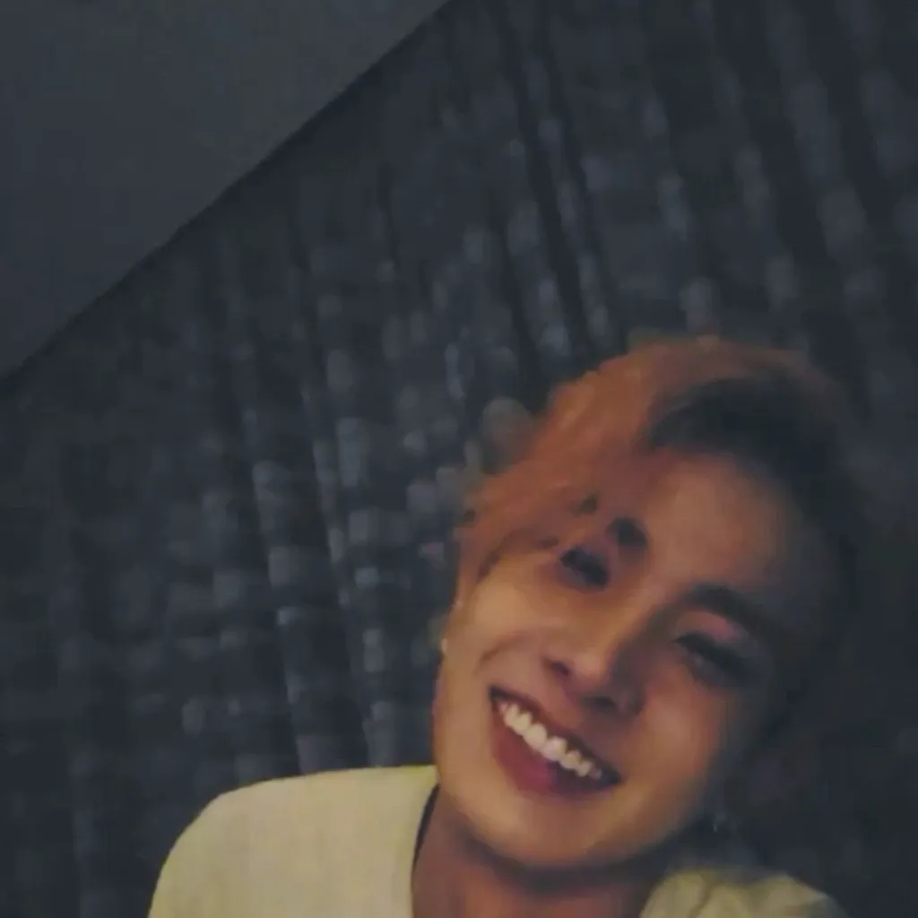 chat with ai character: Heeseung ᯓ★