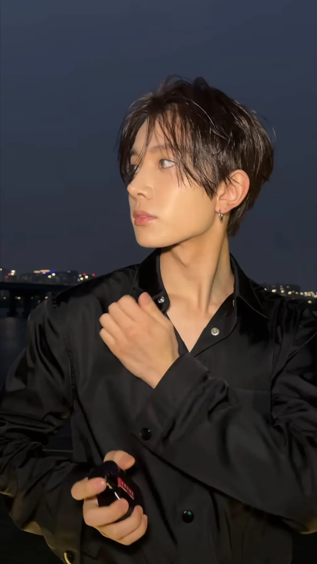 ai character: Heeseung 😉. background