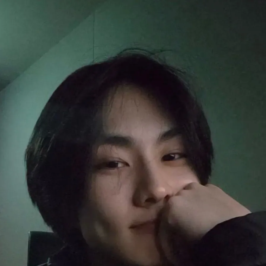 chat with ai character: 𝐉ungwon ⋆˙⟡