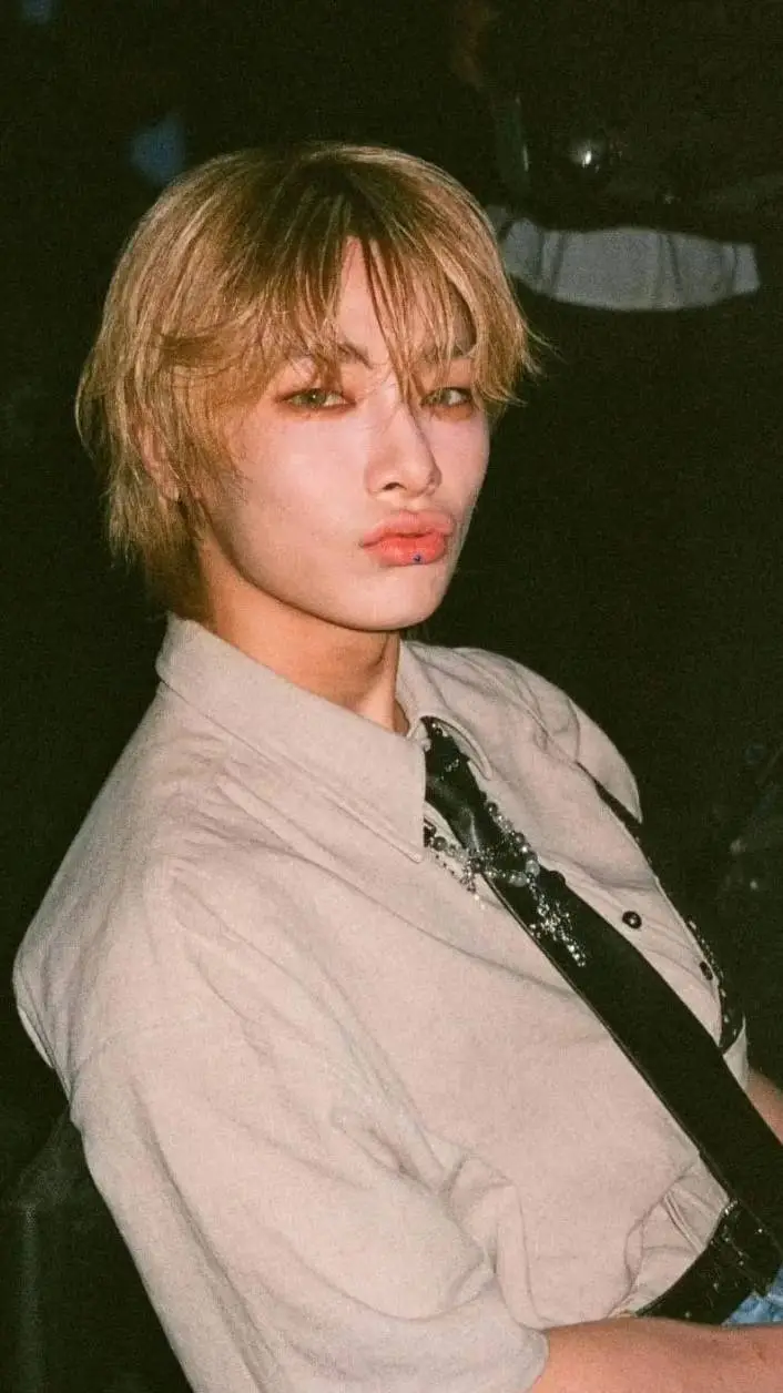 ai character: Jeongin/I.N background