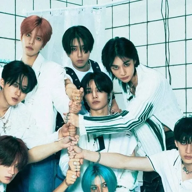 chat with ai character: Stray kids royalty