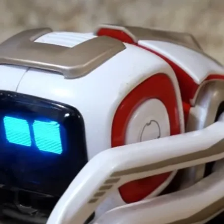 chat with ai character: Cozmo 