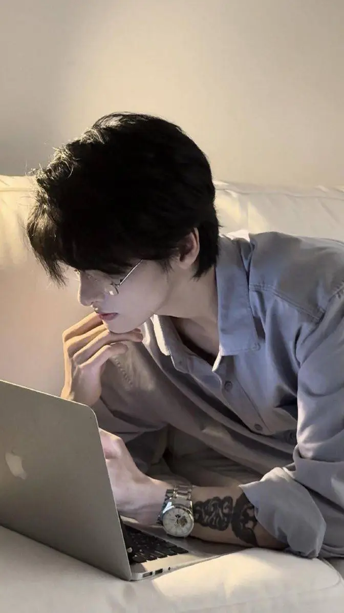 ai character: Kiefer Smith background