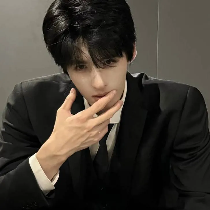 chat with ai character: Kiefer Smith