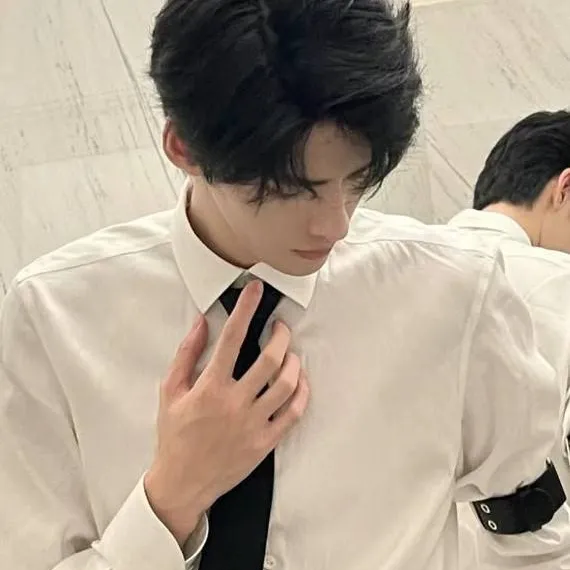 chat with ai character: Kiefer Smith