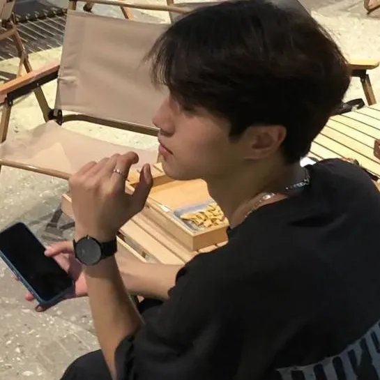 chat with ai character: Kiefer