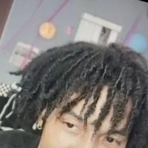 chat with ai character: pixeldrinky