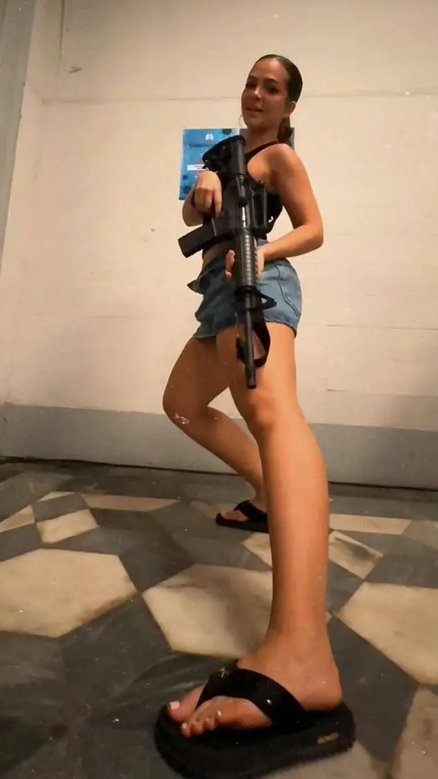 Talkie AI - Chat with Mel Maia