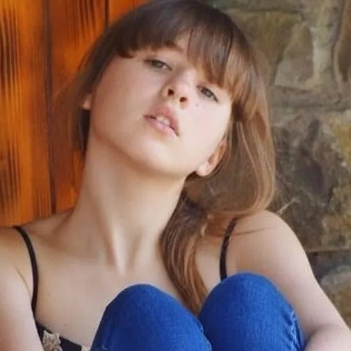 chat with ai character: Masha