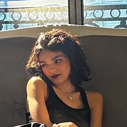 chat with ai character: Rachel Zegler