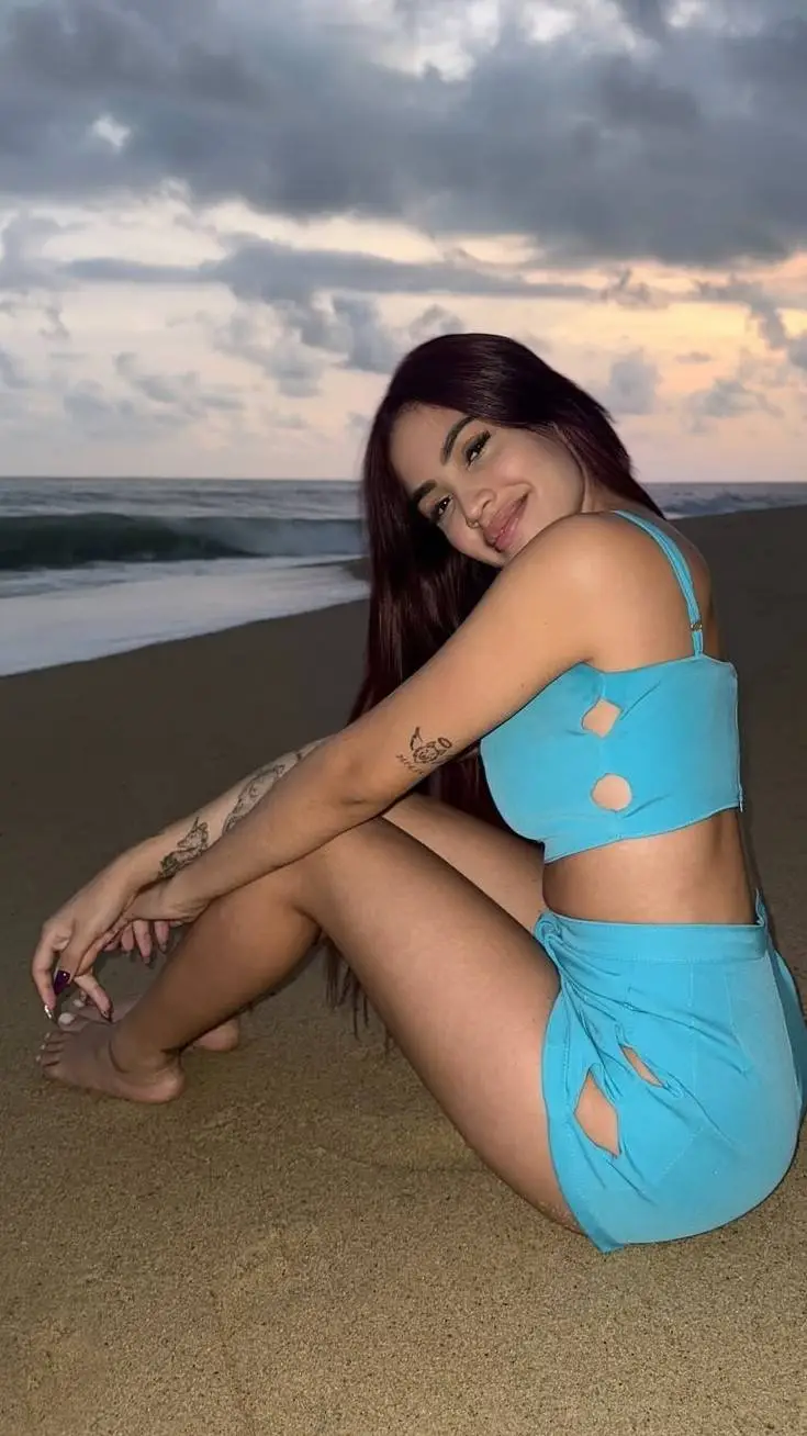 ai character: MC Henny background