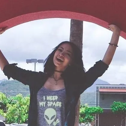 chat with ai character: Jodelle Ferland