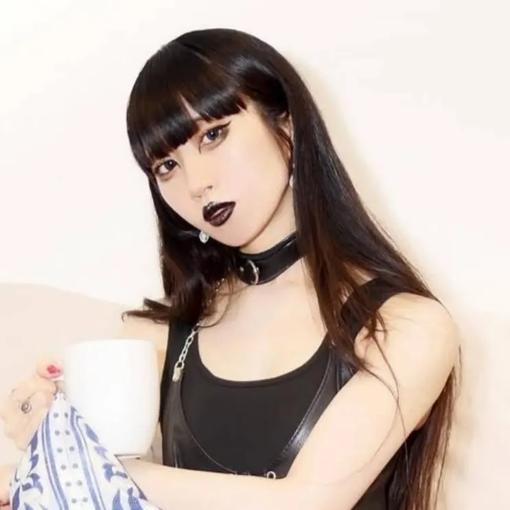 chat with ai character: Himari Tsukishiro